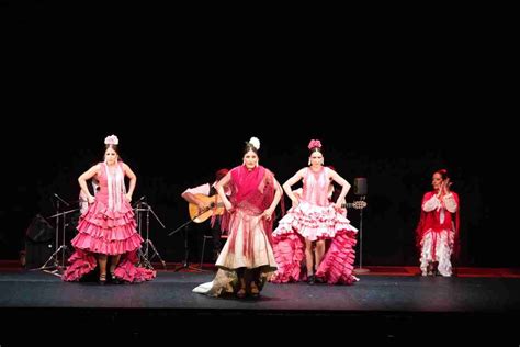  Zapateado de la Gloria: เพลงร้องอันไพเราะที่เต็มไปด้วยความสนุกสนานและจังหวะ flamenco ที่กระหึ่ม